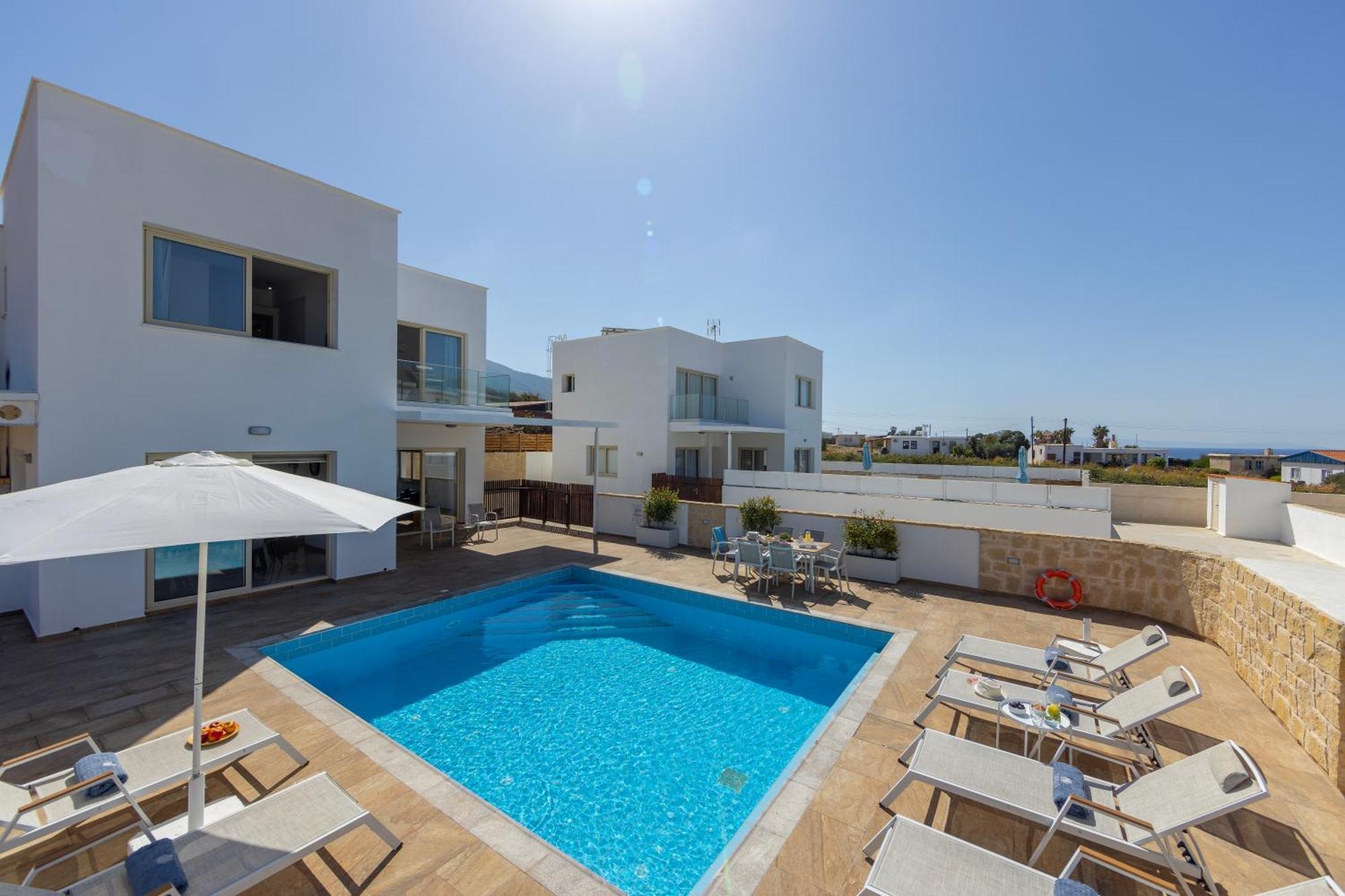Diana Seaside Villas Pomos Buitenkant foto