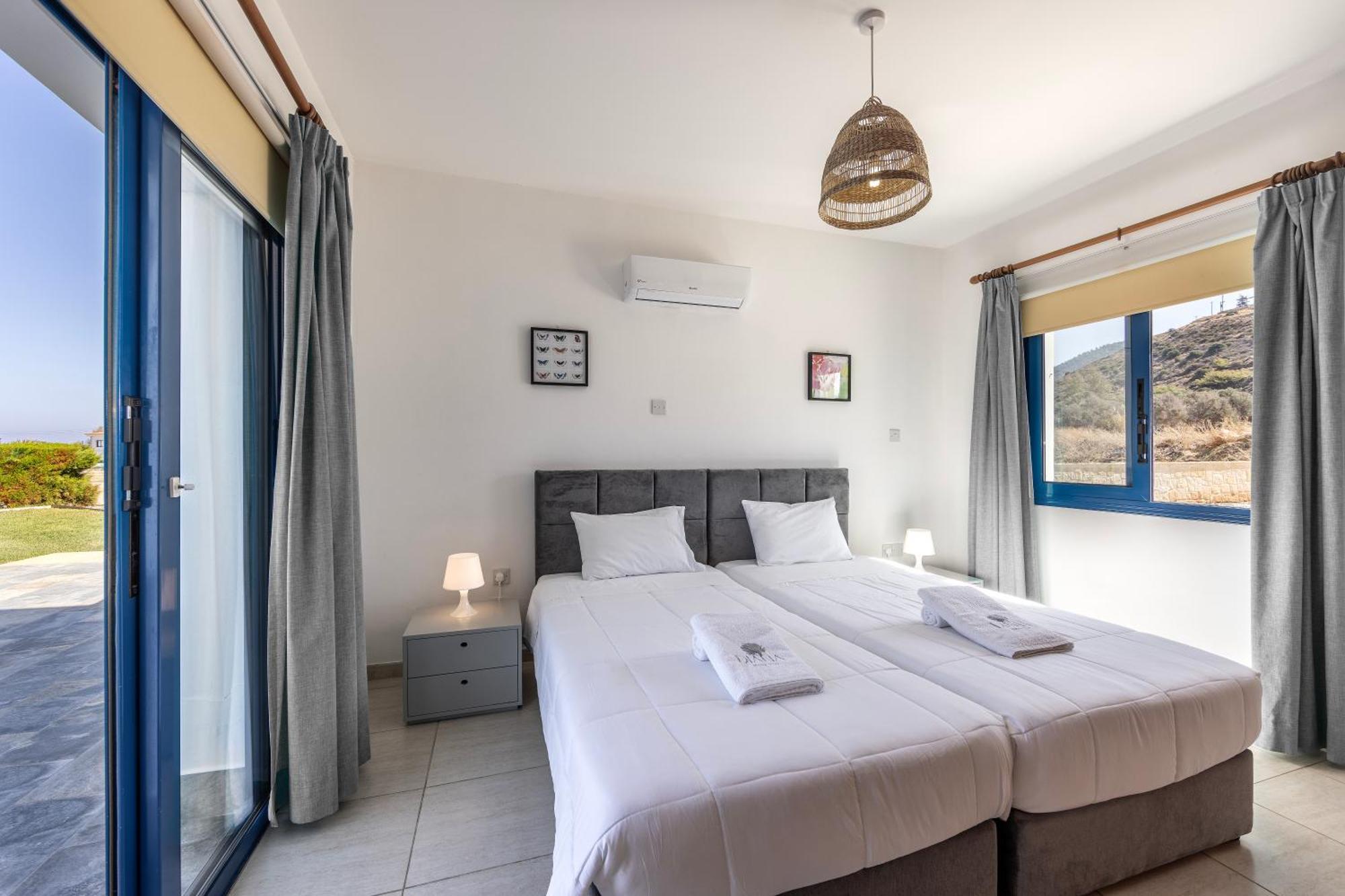 Diana Seaside Villas Pomos Buitenkant foto
